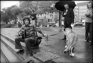 Alexis Korner with his lion in Zurich 1972.