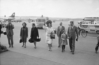 Gina Lollobrigida 1963: Arrival with family in Zurich-Kloten.