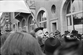 Pacifist Max Daetwyler near the Zurich 'Volkshaus"".