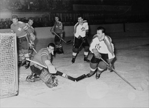 Ice hockey World Championship, Prague, 1959: Czechoslovakia - Switzerland; Gerber, Sprecher,