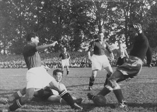 International match Switzerland - Holland, Basel, 1950: Fatton, Kraak.