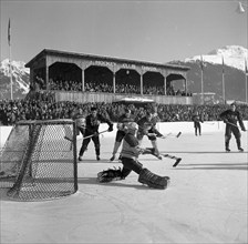 Spenglercup 1950: Diavoli Rosso Neri HC - HC Davos, goalkeeper Konrad.