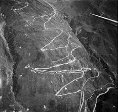 Tour de Suisse 1950, aerial photo from the Oberalp pass.