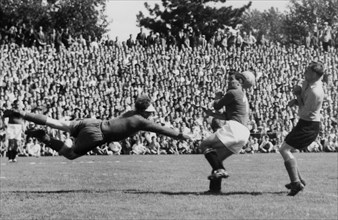 International match Switzerland - Holland, Zurich, 1954: Steiger, Fatton, Odenthal.