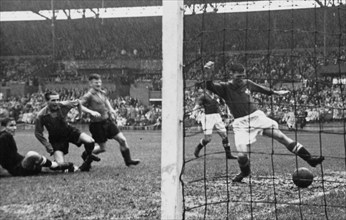 International match Holland - Switzerland, Amsterdam, 1947: Courtat.