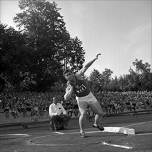 Athletcis ECH 1954 Berne, shot-put final: Jiri Skobla wins.