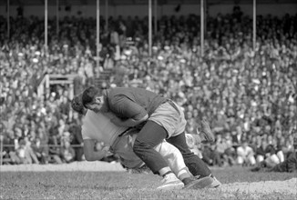 Swiss wrestling festival Biel 1969: fight with Ruedi Hunsperger (r).