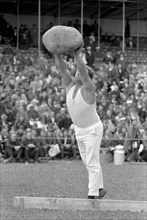 Swiss wrestling festival Biel 1969, Stone Throwing.