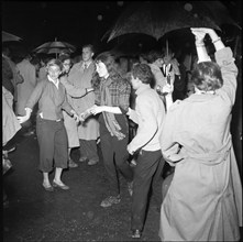 Zurich Festival 1953; young people dancing on the street.