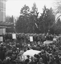 Military review in Zurich 1940; mounted artillery band.