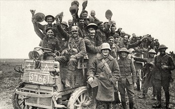 This photo  shows Canadian troops on their way to fight in World War I. It appeared in Harold R