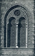 This illustration dates to around 1900. It shows a window in the complex of the Sultan al-Mansur