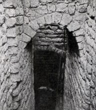 Here we see a domed entrance to a brick tomb at the necropolis Rekaknah (also spelled Rekakana)