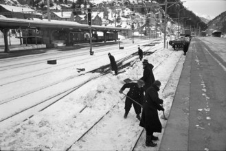 Goschenen, track worker shoveling snow; 1965.
