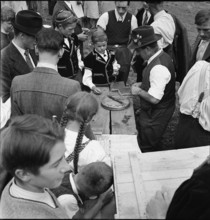 Raffling at the public festival in the Emmental valley, 1942.