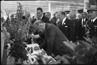 Georges Pompidou signing the VIP-guest book of airport Basel-Mulhouse 1970.
