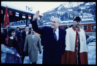 Reception for the federal president Flavio Cotti in Airolo, 1990.