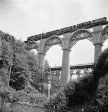 Newly built railway viaduct in Luetisburg, 1945.