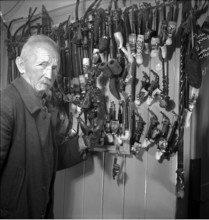 Pipemaker, 1945.