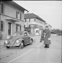 Neuhausen: Customs examination; 1957.