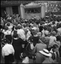Children at the public festival at the Munot in Schaffhausen, 1940.