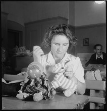Girls knitting in favour of children from Yugoslavia, 1946.