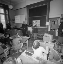Zurich, school children learn the correct way of dental care; 1961.