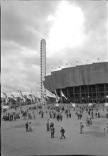 Olympic Games Helsinki 1952: spectators on their way to the stadium.