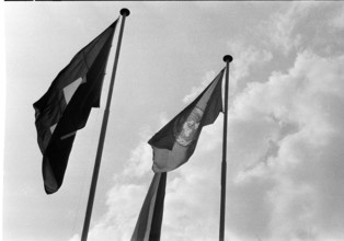 Sithu U Thant in Zurich-Kloten 1962: Swiss- and UNO's flag.