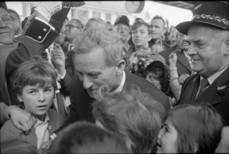 Roger Bonvin, newly elected federal councillor at Martigny railway station; 1962.