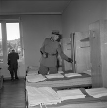 Major general Frey visiting dormitory in barracks Liestal 1953.