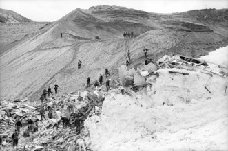 Mattmark glacial ice avalanche; search for missing workers, persons; 1965.