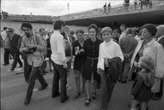 Hijacking Nikosia: Arrival of the hostages, Airport Koten 1970.