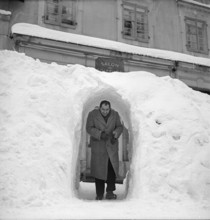 La Chaux-de-Fonds, pedestrian tunnel in snow wall; 1952.