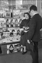 Newsstand with Ringier magazines, 1967.