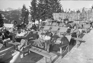 Gstaad: Tourists enjoying the sun; 1972.