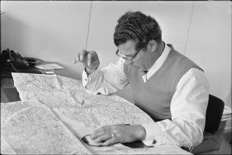 Ricardo Bonetti, radiesthesist, in Blick editorial office 1969.