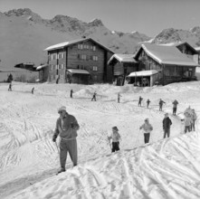 Children ski school in Arosa 1957.