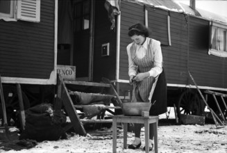 Washing in the winter camp 1942.