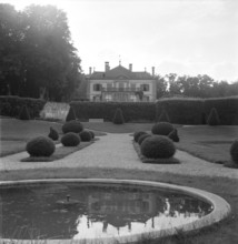 Geneva: Villa Le Reposoir and park; 1955.