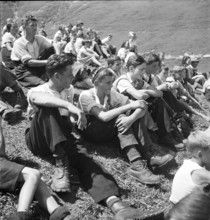 Crowd at the  Jakobsfest Lungern 1942.