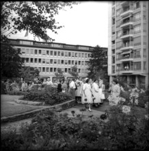 Zurich, People singing in front of the cantonal hospital; 1953.