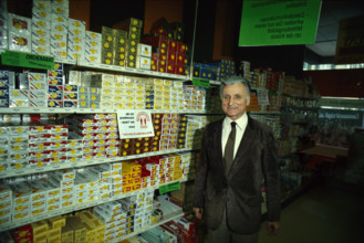 Karl Schweri in front of tobacco shelfs, 1984.