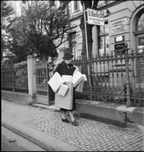Women, laden down with parcels; 1940.