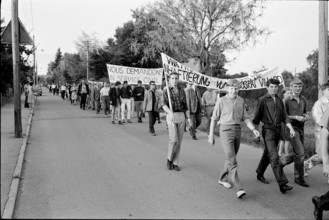Demonstration for civilian service, Ins 1966.