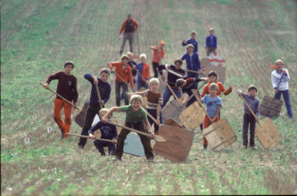 Children playing hornussen 1983.