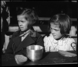 Refugees from Second World War; Children from Serbia; 1942.