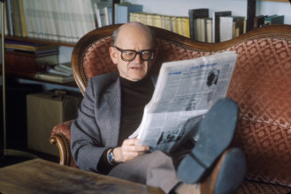 Alphons Egli reading newspaper, 1983.