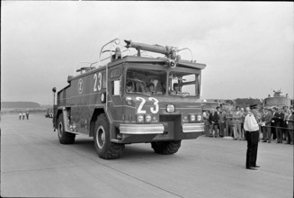 Airport fire-brigade: new fire engine, Kloten 1972.