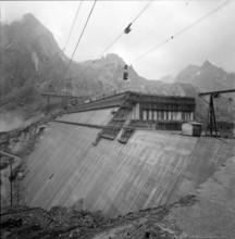 Albigna dam under construction 1958.